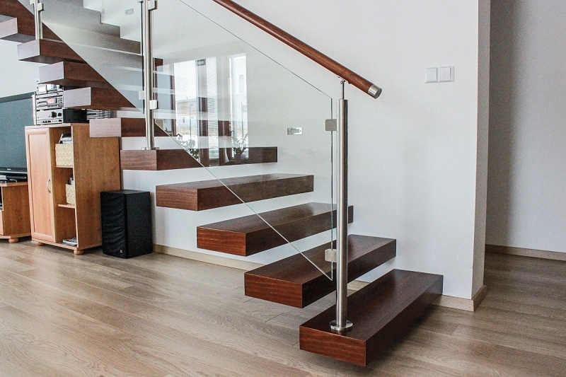 sklenené zábradlie